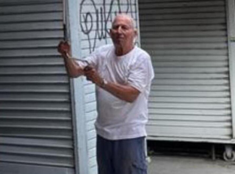Livorno, il mercato di via Buontalenti piange Sighenzi: «Dietro a quel banco ha lasciato il suo cuore»<br>
