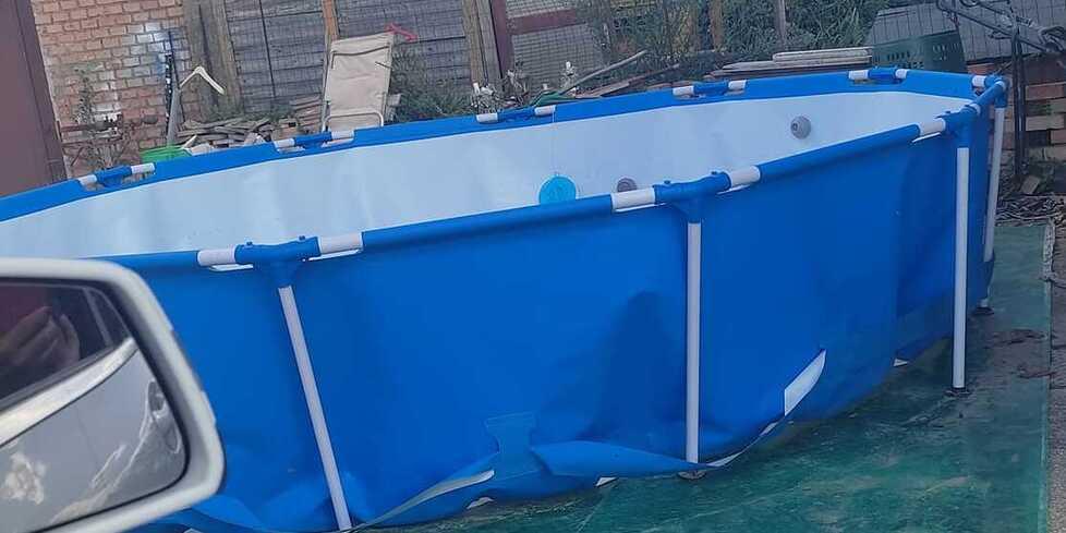 Comacchio, al cimitero spunta la piscina