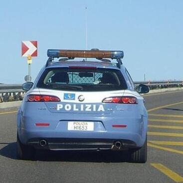 Marito ricoverato a Sassari, turista scortata fino all'ospedale: «Grazie agli angeli della polizia di Stato»