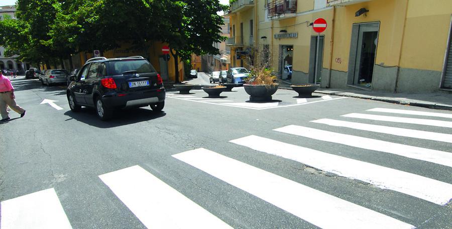 Strisce pedonali pericolose: a Nuoro due donne investite in centro