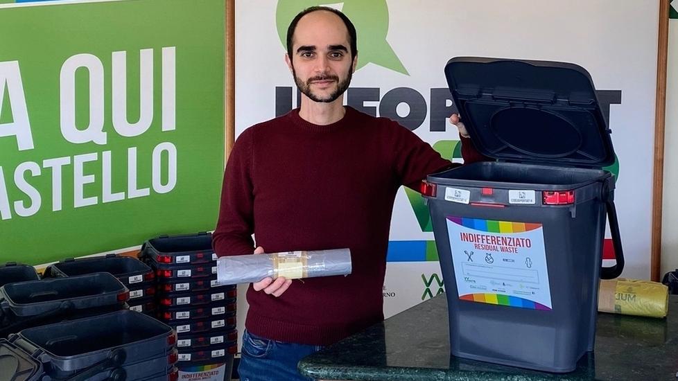 Il kit distribuito da Aamps agli utenti di Castellaccio, Montenero, Banditella e Antignano all’attivazione della tariffa puntuale sul rifiuto indifferenziato