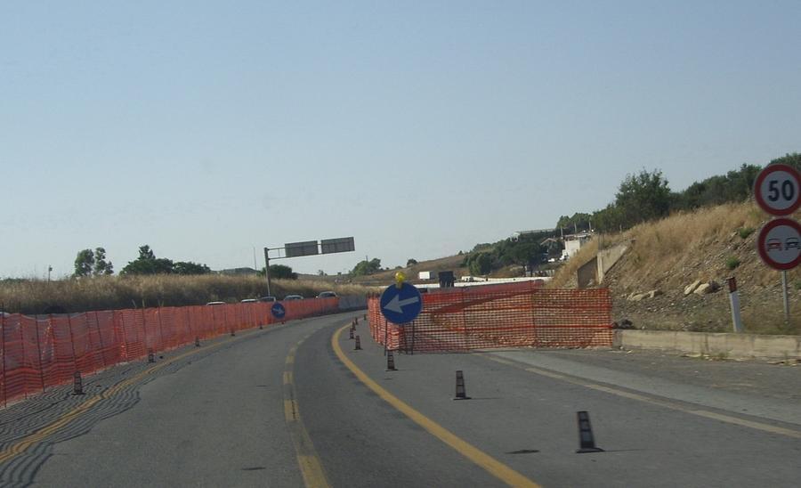 
	Un cantiere sulla statale 131, immagine di repertorio

