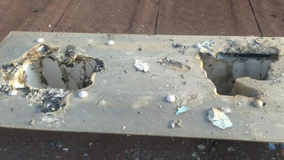 Vandali di notte a Torre del Lago: danni e fiamme in due scuole