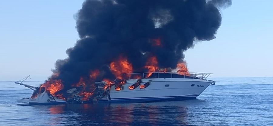 
	L'imbarcazione a fuoco

