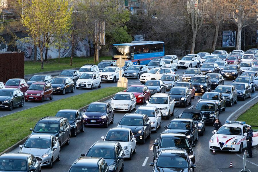 Firenze, ancora troppo smog: da settembre via alla seconda fase del blocco dei diesel Euro 5 immatricolati fino al 2014
