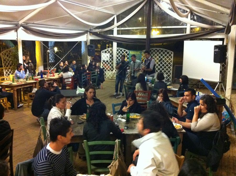 Karaoke aggressivo, il sindaco di Porto Torres vieta la musica nei bar