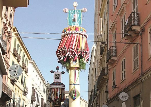 Il candeliere medio balla per Davide. I genitori: «Verità e giustizia per nostro figlio»