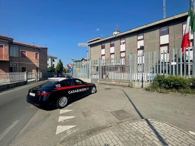 Castelnuovo, rapinarono una donna al cimitero: individuati
