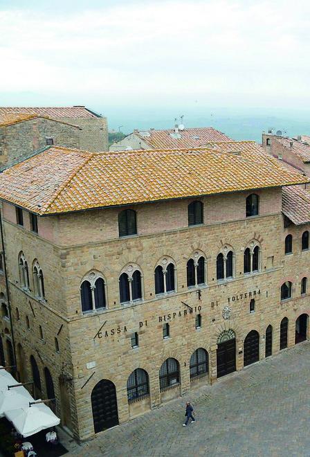 La sede della Cassa di risparmio di Volterra