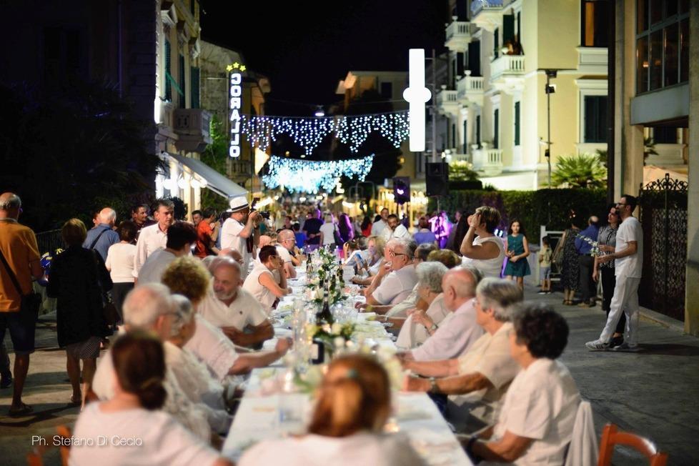 Una delle passate edizioni della cena (foto Stefano Di Cecio)