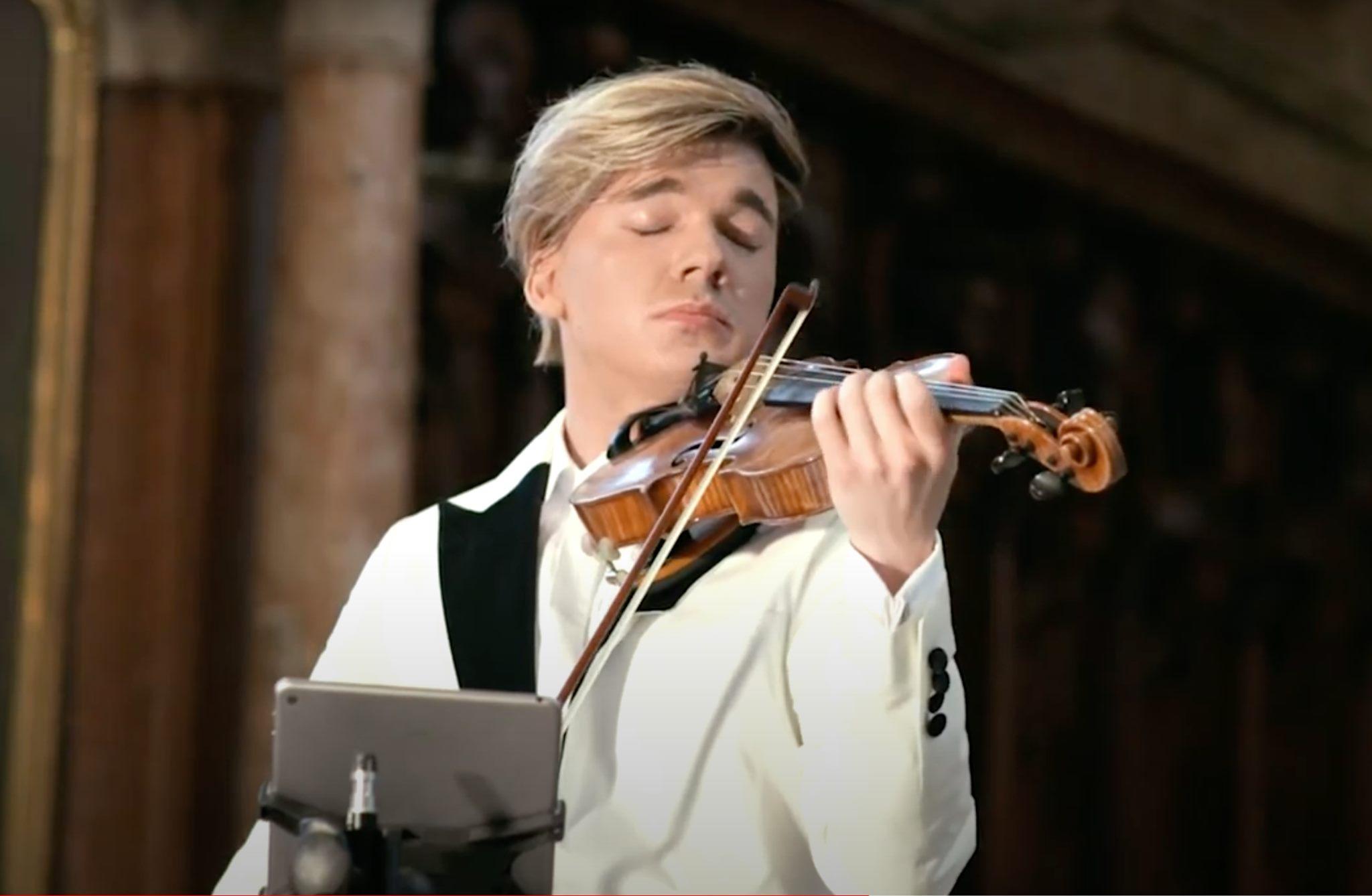 All’alba la voce del violino<br>
