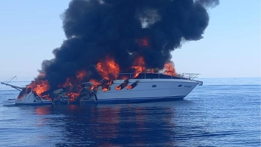 «Salite sulla zattera». L’allarme e lo choc dei bambini: ecco cosa è accaduto sullo yacht in fiamme