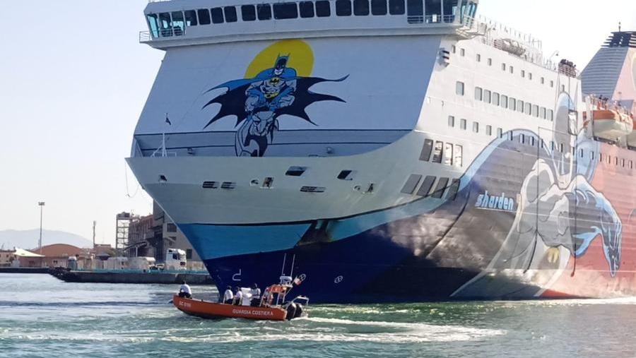 La Tirrenia Sharden in arrivo a Livorno dopo l'incidente (foto Daniele Stefanini/Agenzia Franco Silvi)