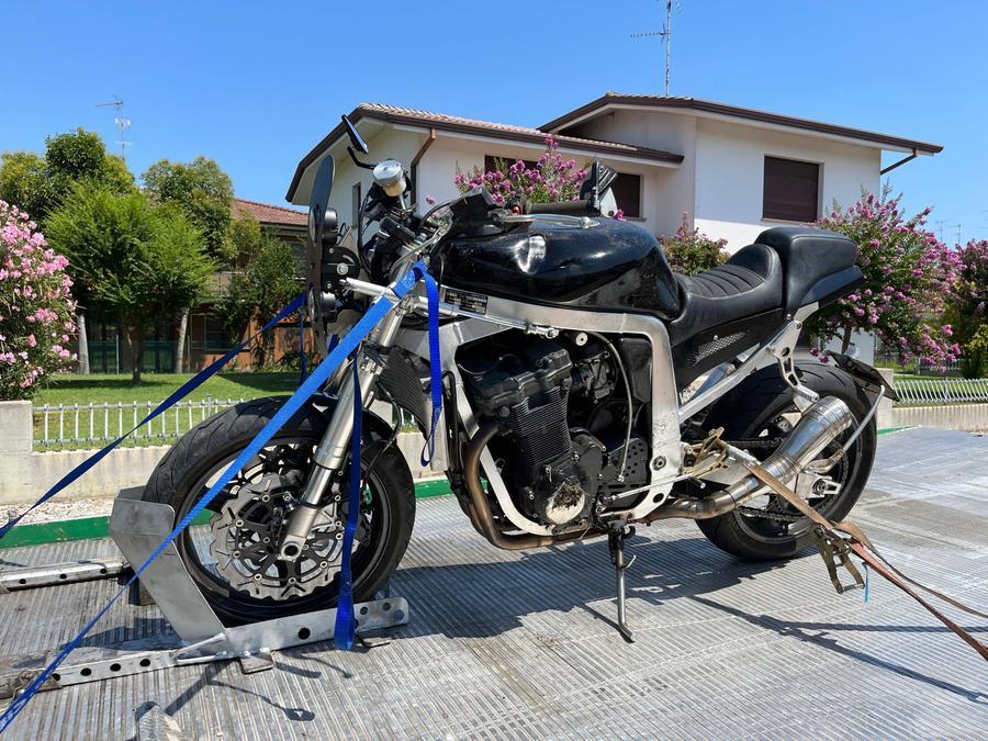 Bondeno, cade in moto, muore un altro centauro