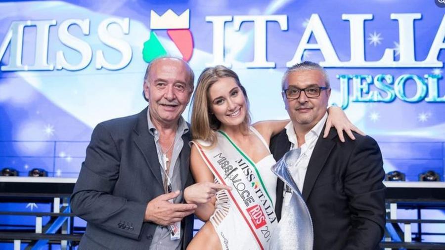 
	Gerry Stefanelli, il primo da sinistra

