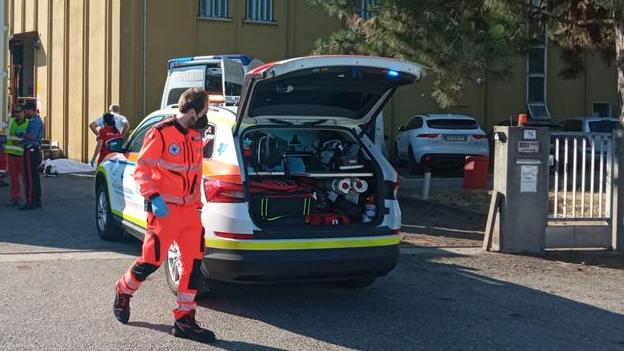 Investito da un muletto, grave un operaio di 42 anni