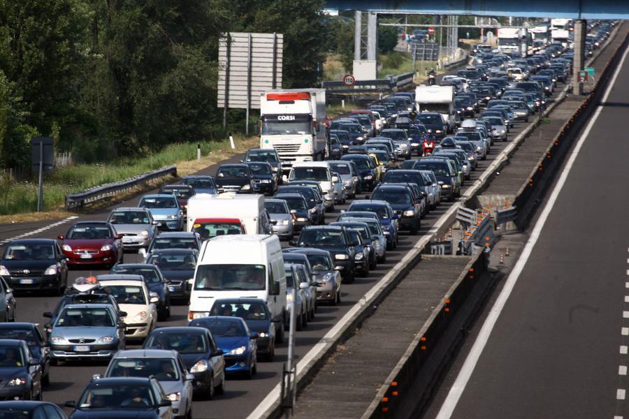 Esodo di Ferragosto: traffico da bollino nero anche in Toscana. Ecco dove