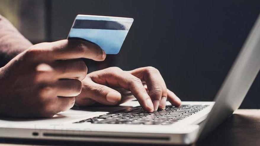 Modena, trading online e boom di truffe: «C’è chi perde tutti i risparmi»