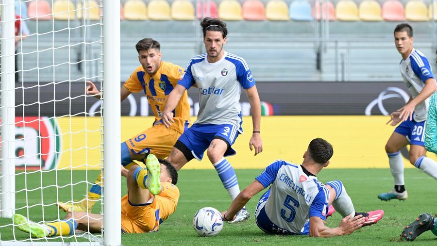 L’autogol di Canestrelli (LaPresse)