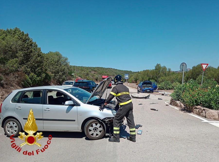 Scontro frontale fra auto nei pressi di Porto Cervo: una ragazza in ospedale, strada chiusa al traffico