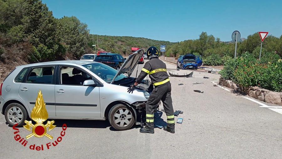 Scontro frontale fra auto nei pressi di Porto Cervo: una ragazza in ospedale, strada chiusa al traffico