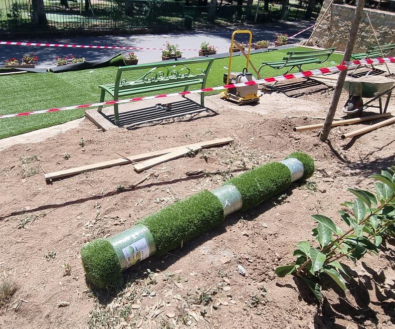 Erba sintetica sull’Ortobene, polemiche nell’area naturale 