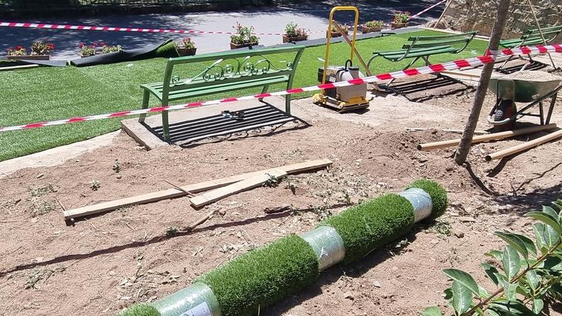 Erba sintetica sull’Ortobene, polemiche nell’area naturale