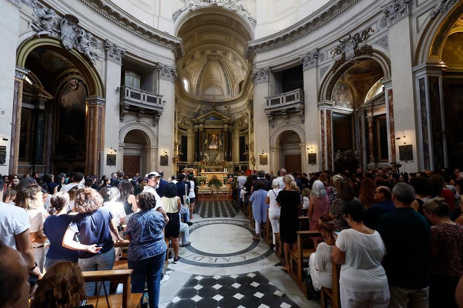 Funerali Murgia, il sacerdote: «Michela ha fatto tante battaglie, non ha mai avuto timore testimoniare la sua fede»