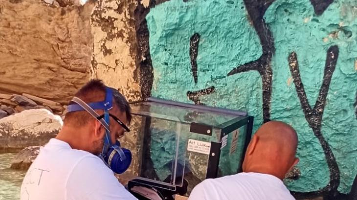 Baunei, lo scoglio di Isulei ripulito dai graffiti