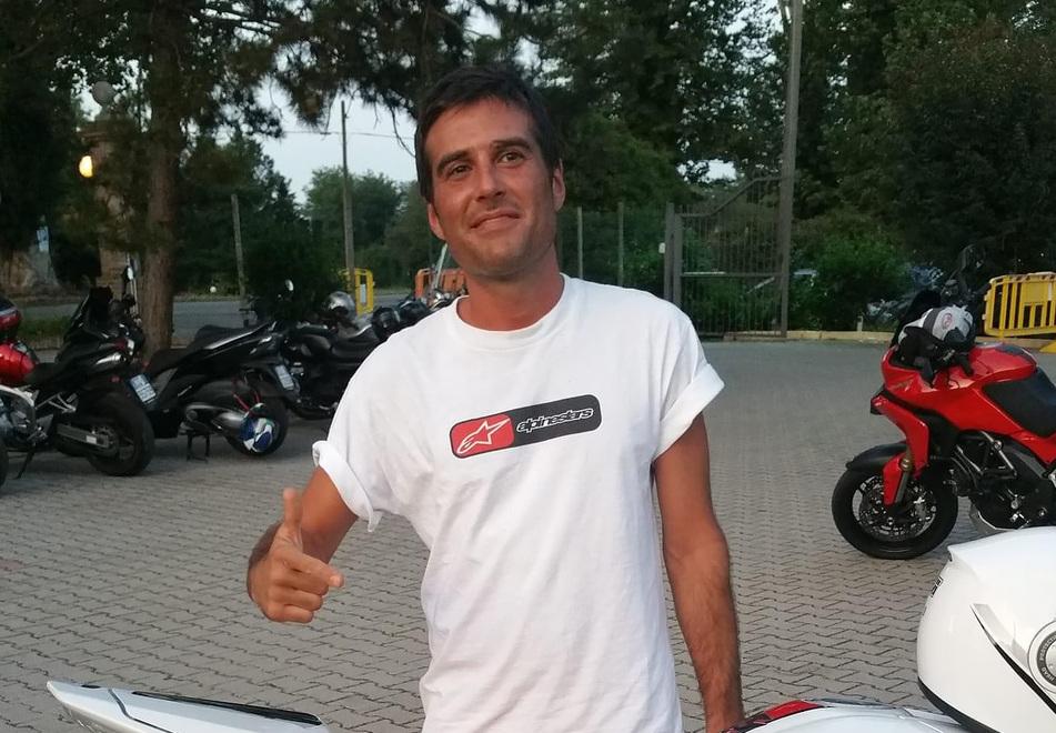 Ferrara Fiori e lacrime per Alessio Maini. Interrogativi sulla “buca” coperta