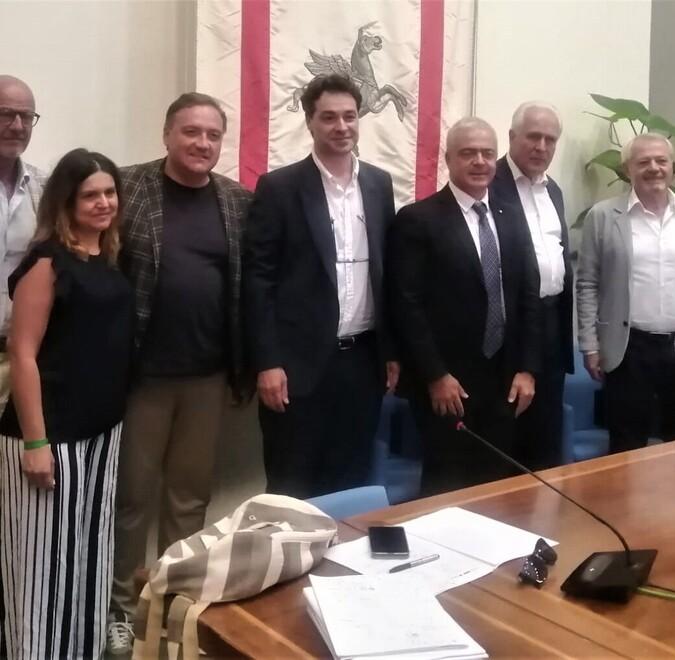 Nella foto a destra l’insediamento del nuovo cda di Sviluppo Toscana presieduto da Andrea Serfogli