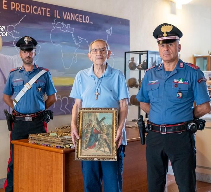 Buona parte della refurtiva rinvenuta nel garage e nelle pertinenze della casa del rigattiere denunciato