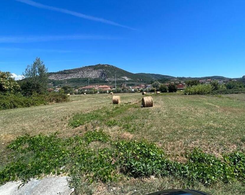 Nella foto di Nucci il terreno comprato dalla Provincia