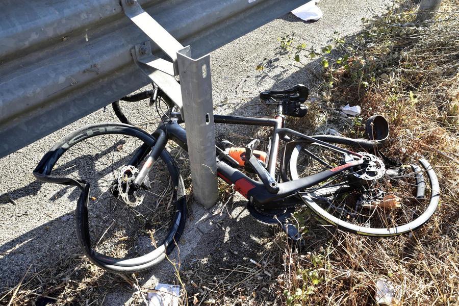 Piombino, muore ciclista tamponato da un’auto sulla Geodetica