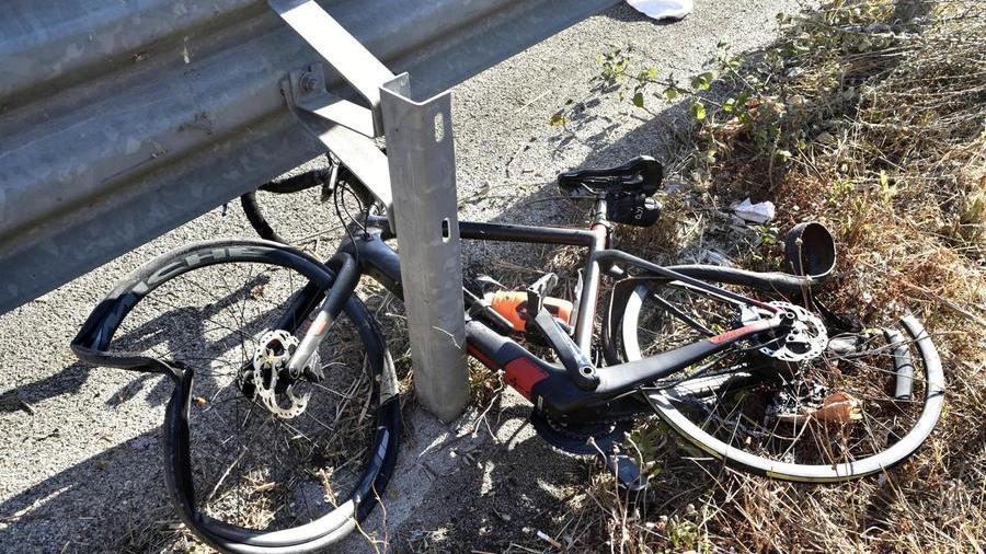 Piombino, muore ciclista tamponato da un’auto sulla Geodetica