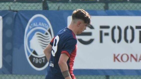 L’attaccante albanese Christian Kosiqi con la maglia del Cagliari