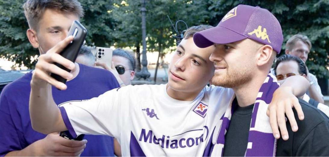 All’ingresso al Franchi si concede ai selfie (foto Acf Fiorentina)