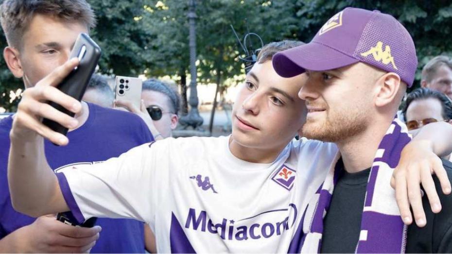 All’ingresso al Franchi si concede ai selfie (foto Acf Fiorentina)