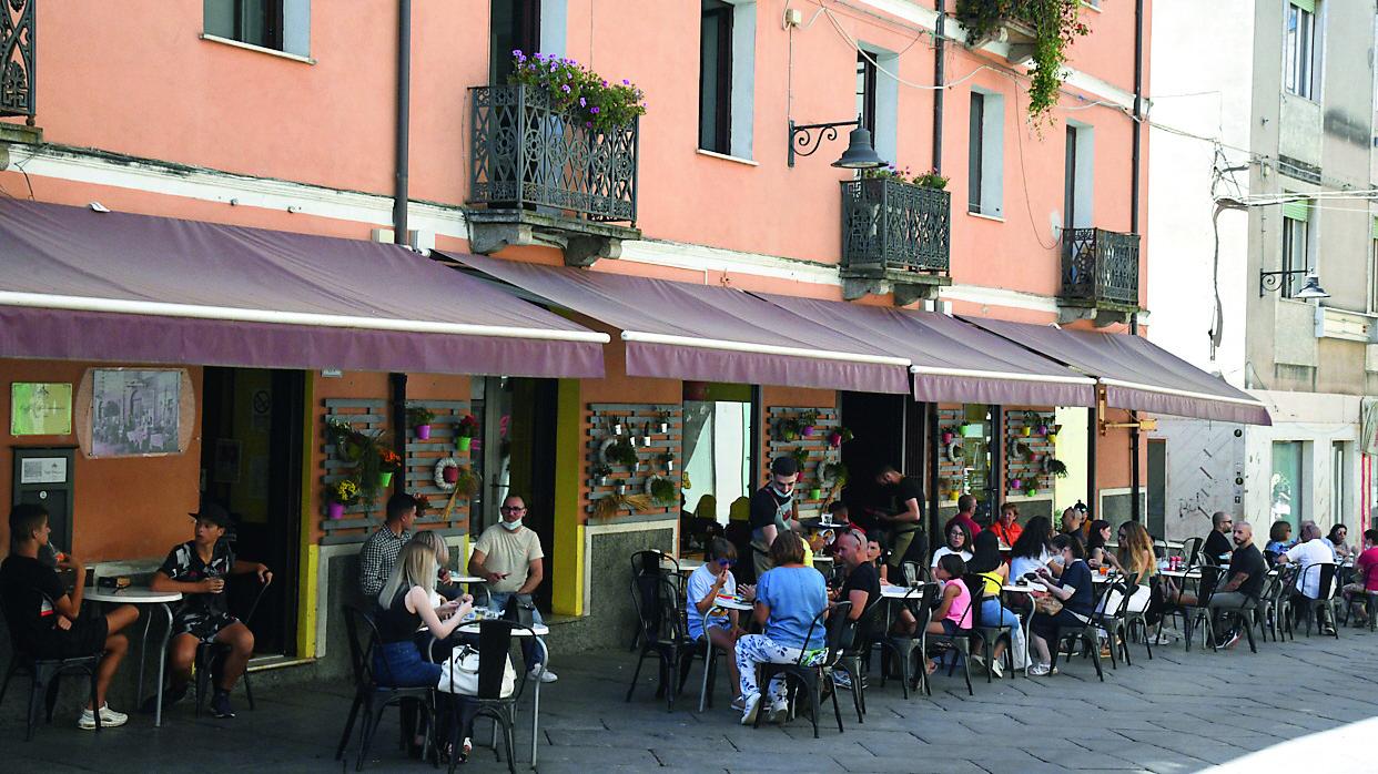 Nuoro, serrande alzate per Ferragosto: accordo tra ristoratori e baristi
