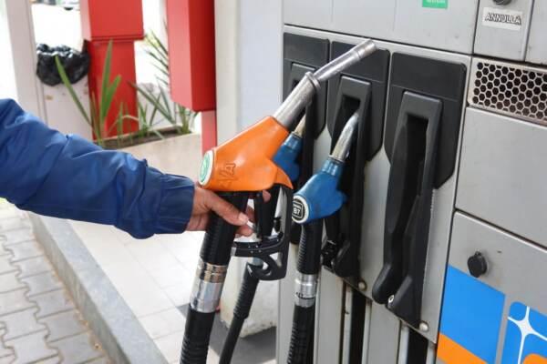 Carburante, i cartelli fanno flop e i prezzi continuano ad aumentare<br>
