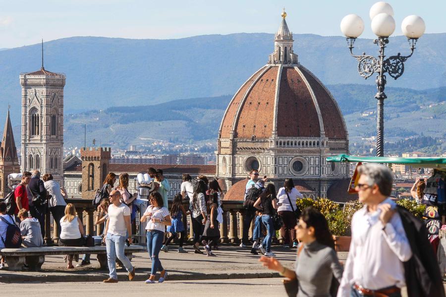 Pizze a 20 euro, coca-cola a 6 e due lettini a 100: in Toscana il caro-turismo fa diminuire le presenze