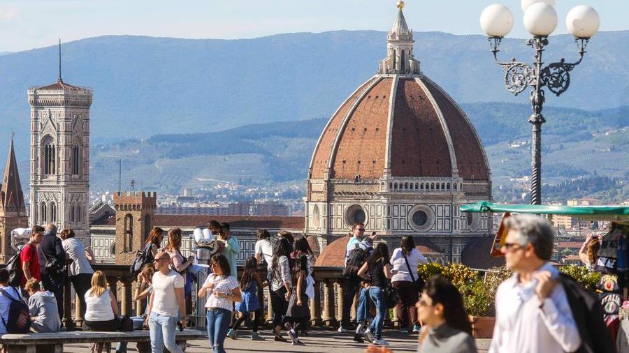 Pizze a 20 euro, coca-cola a 6 e due lettini a 100: in Toscana il caro-turismo fa diminuire le presenze