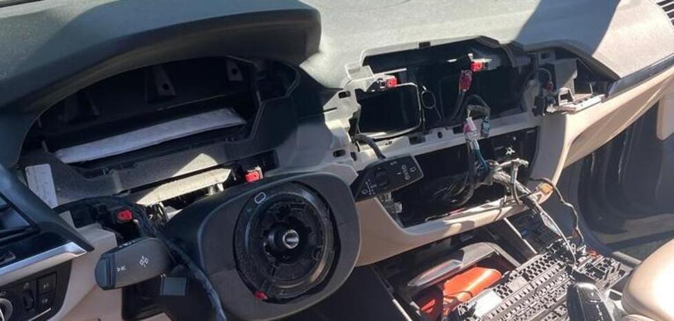 Montignoso, vandalizzate auto in sosta: scia di danni a Cinquale
