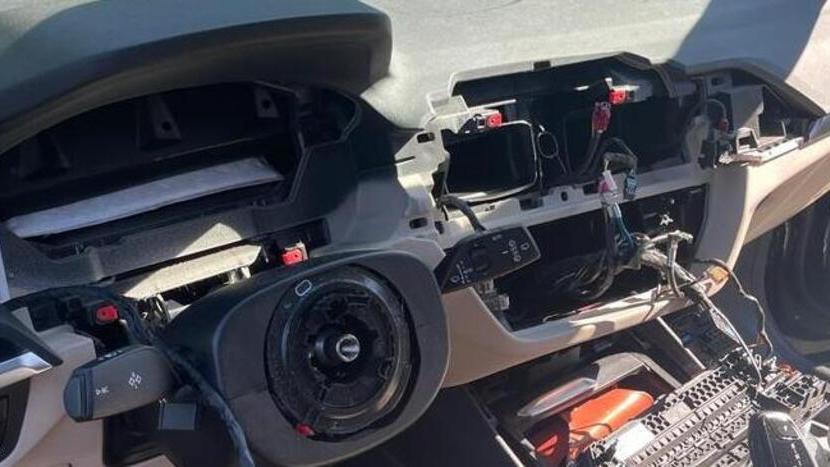 Montignoso, vandalizzate auto in sosta: scia di danni a Cinquale