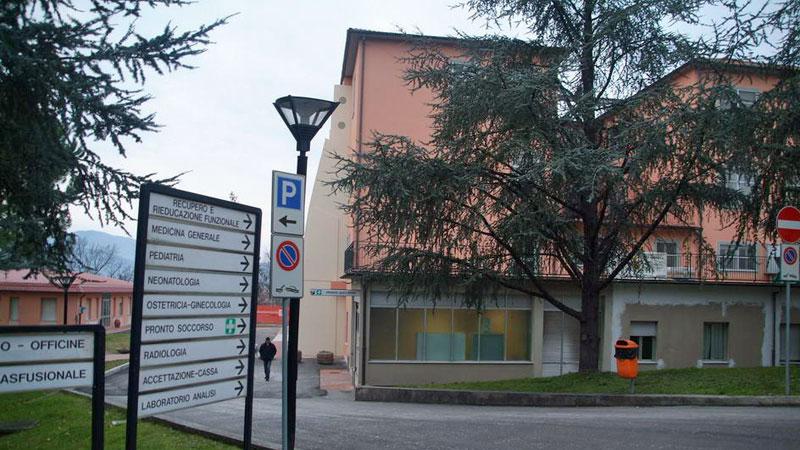 Barga, la dialisi a mezzo servizio: medico solo due volte a settimana