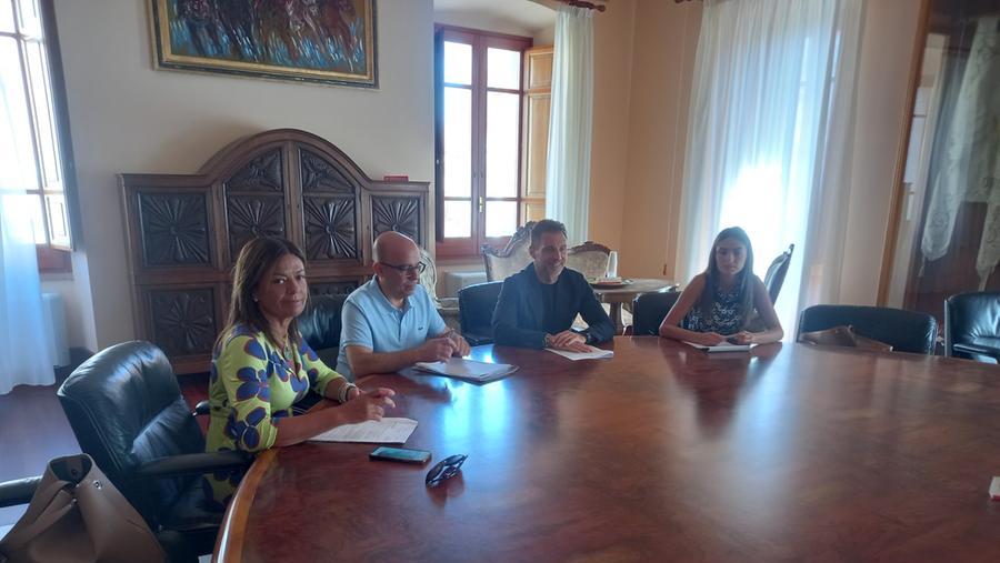 
	Da sinistra Maria Bonaria Zedda, il sindaco Massimiliano Sanna, Simone Prevete e Carmen Murru

