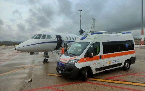 Bimba di 2 giorni in pericolo di vita da Cagliari a Milano con un aereo militare