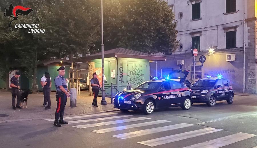 
	Controlli dei carabinieri in piazza Garibaldi (foto d'archivio)

