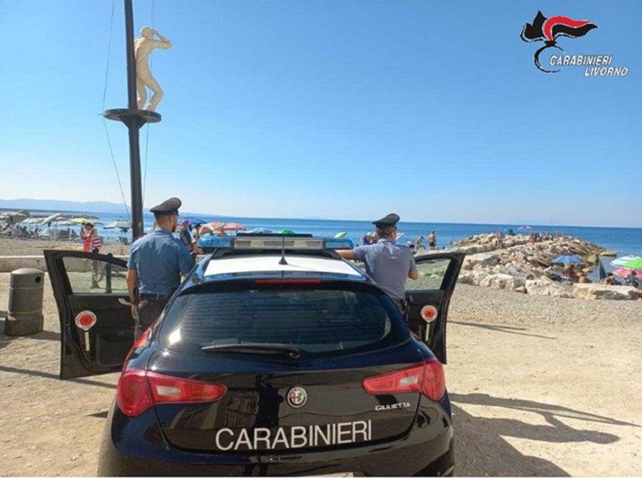 
	Un controllo dei carabinieri sulle spiagge (foto d'archivio)

