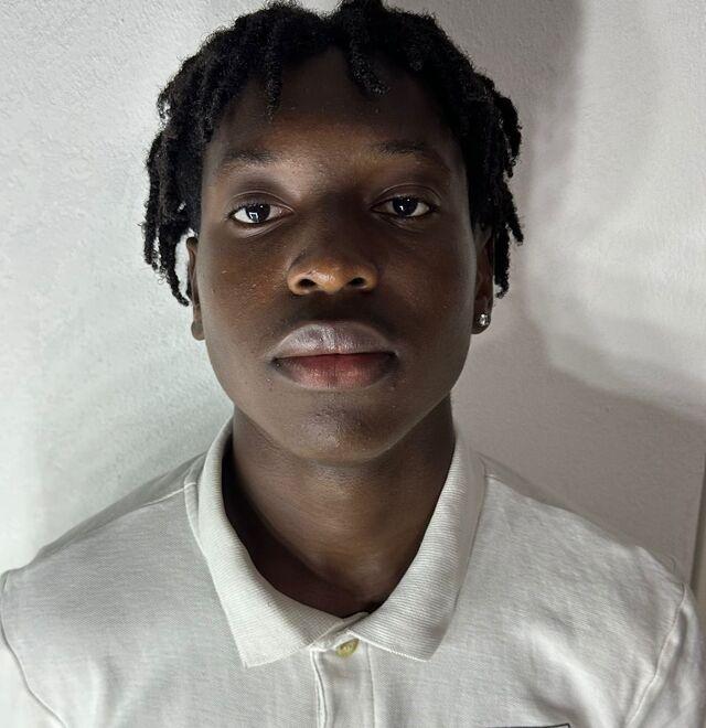 Ha 17 anni, studia e gioca a calcio: il suo nome è Silvio Berlusconi